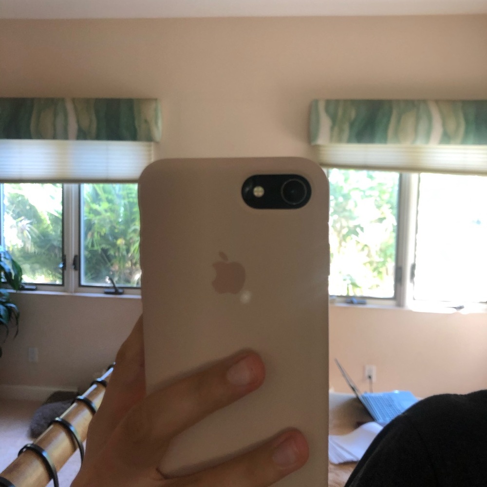 APPLE SILICONE IPHONE 8/7/SE CASE